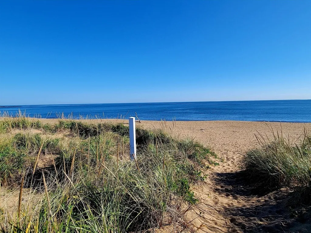 1 bed, 1 bath apartment for rent at 35 Northern Unit Side, Plum Island — photo 4 of 16