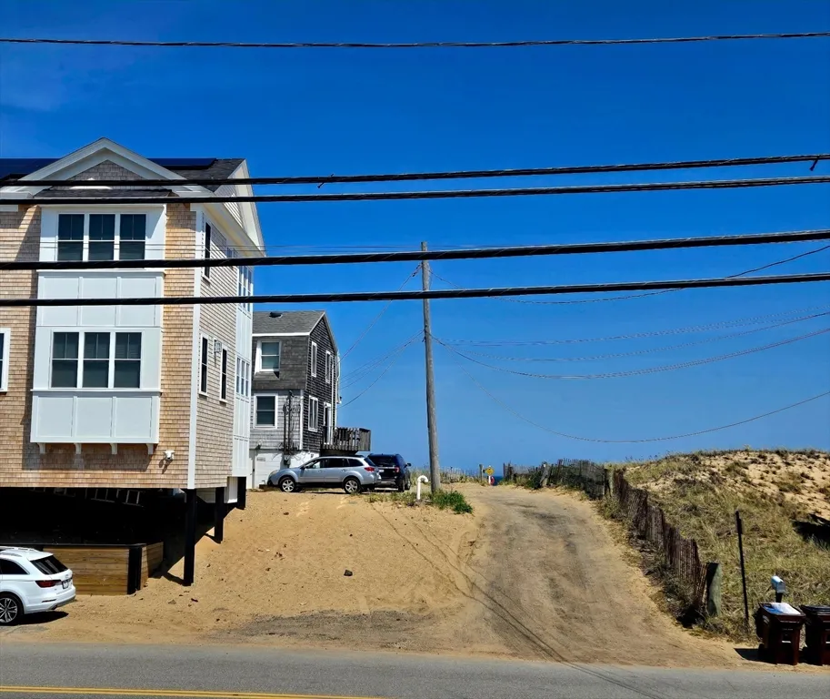 1 bed, 1 bath apartment for rent at 35 Northern Unit Side, Plum Island — photo 3 of 16