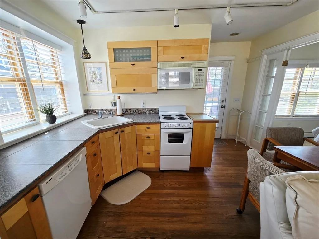 1 bed, 1 bath apartment for rent at 35 Northern Unit Side, Plum Island — photo 10 of 16