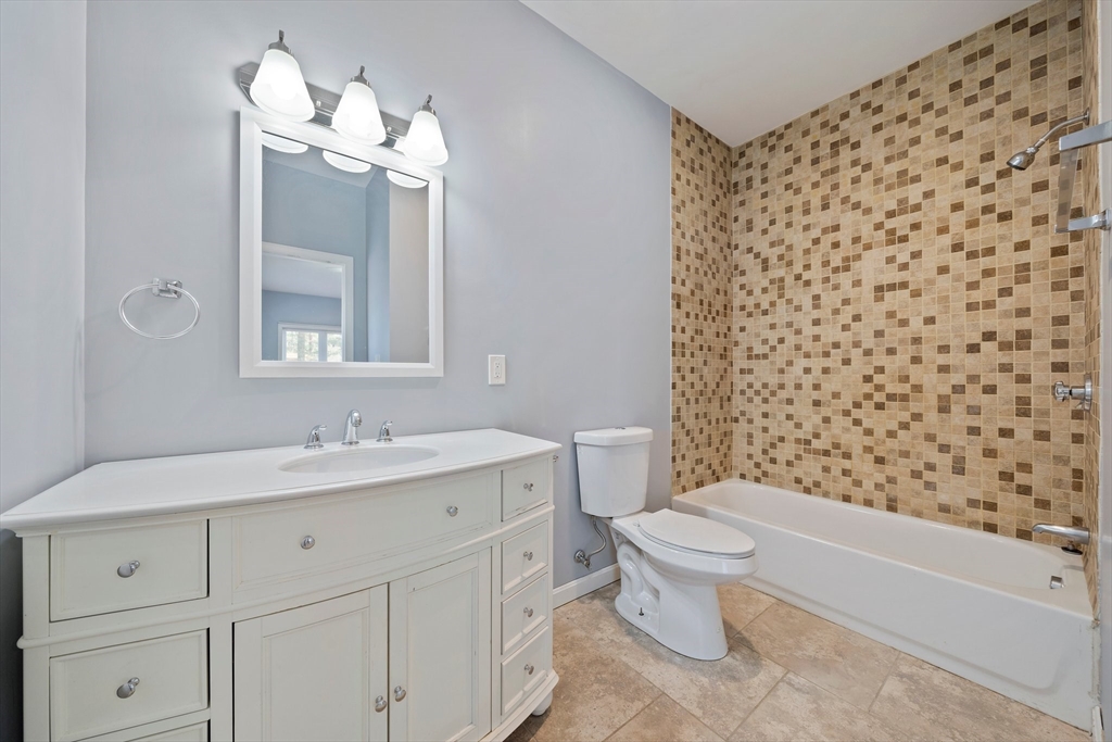 4 bed, 2 bath apartment for rent at 35 Norwood Unit A, Sharon — photo 12 of 20