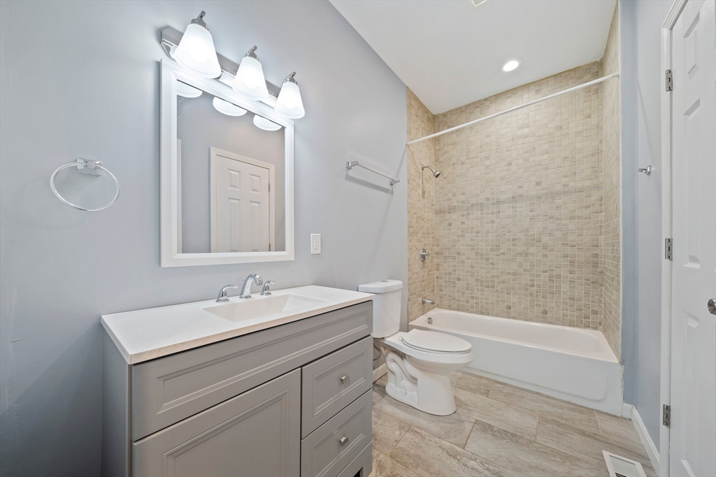 4 bed, 2 bath apartment for rent at 35 Norwood Unit A, Sharon — photo 16 of 20