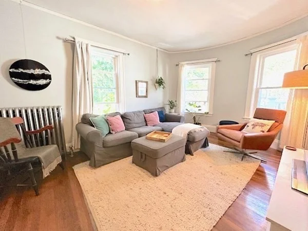 3 bed, 1 bath apartment for rent at 35 Oakland Rd Unit 1, Brookline — photo 2 of 16