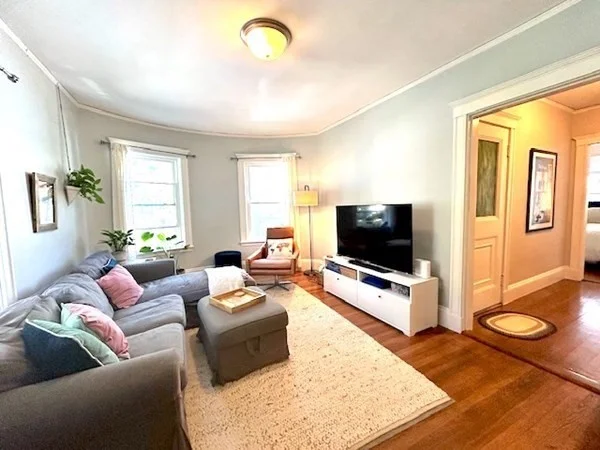 3 bed, 1 bath apartment for rent at 35 Oakland Rd Unit 1, Brookline — photo 3 of 16