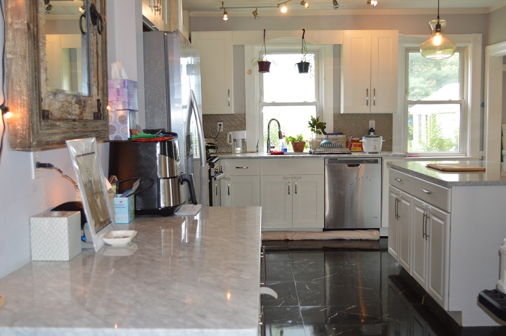 5 bed, 2 bath apartment for rent at 35 Oliver Unit 0, Framingham — photo 6 of 20