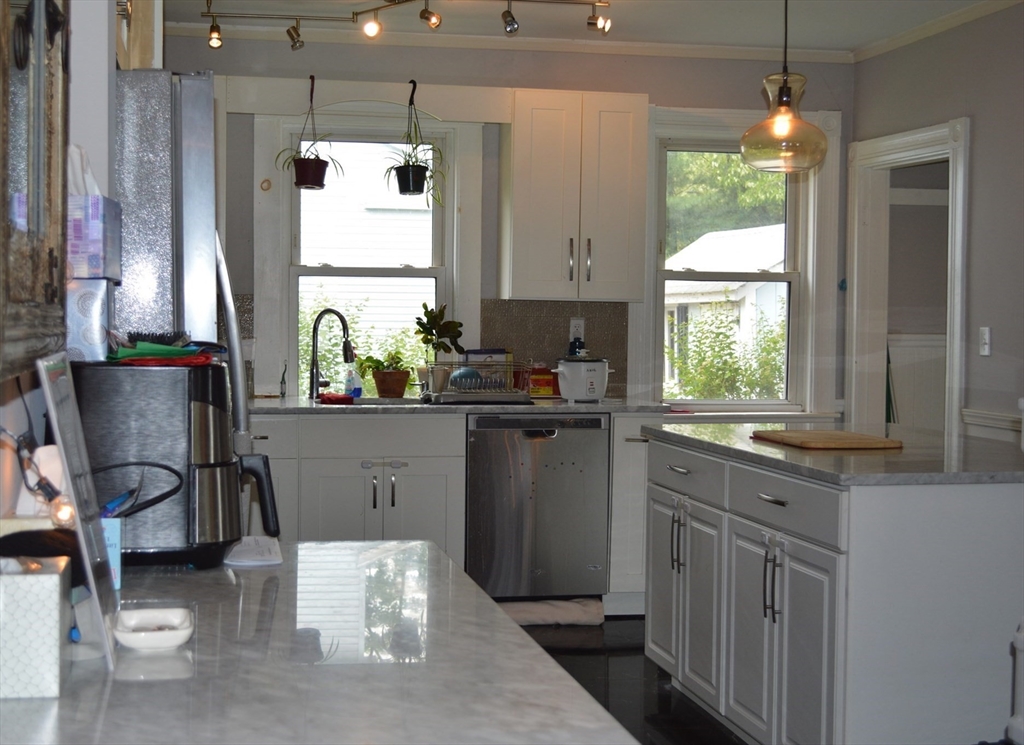 5 bed, 2 bath apartment for rent at 35 Oliver Unit 0, Framingham — photo 5 of 20