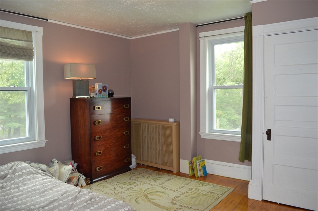 5 bed, 2 bath apartment for rent at 35 Oliver Unit 0, Framingham — photo 11 of 20