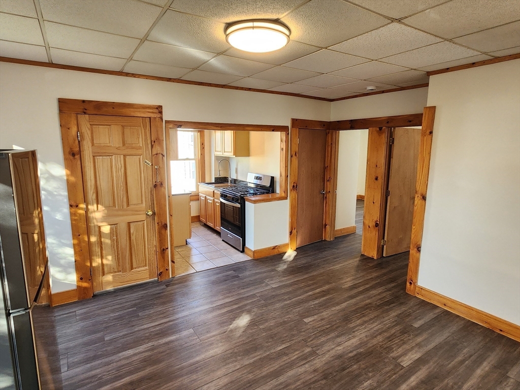 3 bed, 1 bath apartment for rent at 35 Oxford St Unit 2, Fall River — photo 3 of 13