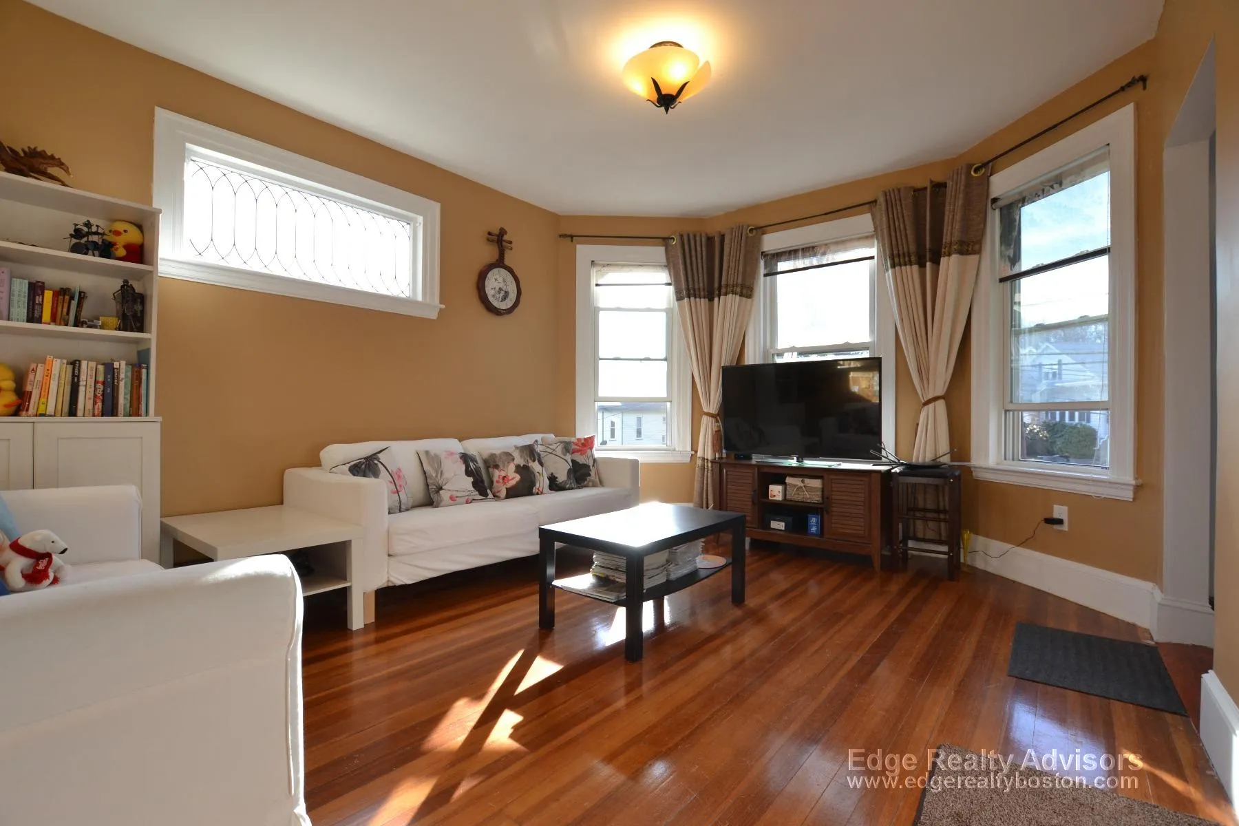 3 bed, 2 bath apartment for rent at 35 Palmer St Unit R, Banks Square — photo 2 of 14