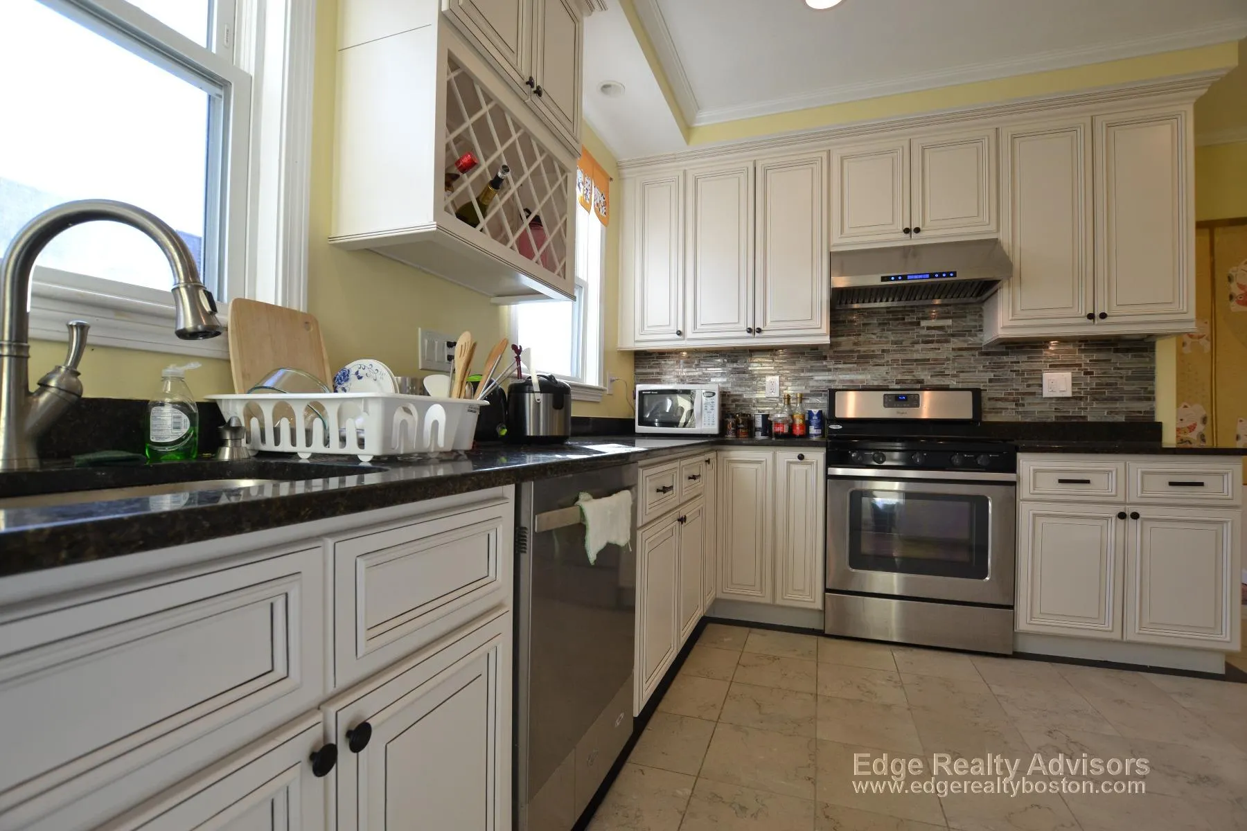 3 bed, 2 bath apartment for rent at 35 Palmer St Unit R, Banks Square — photo 8 of 14