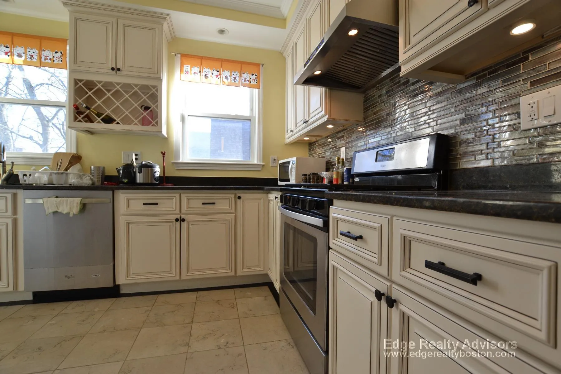 3 bed, 2 bath apartment for rent at 35 Palmer St Unit R, Banks Square — photo 6 of 14