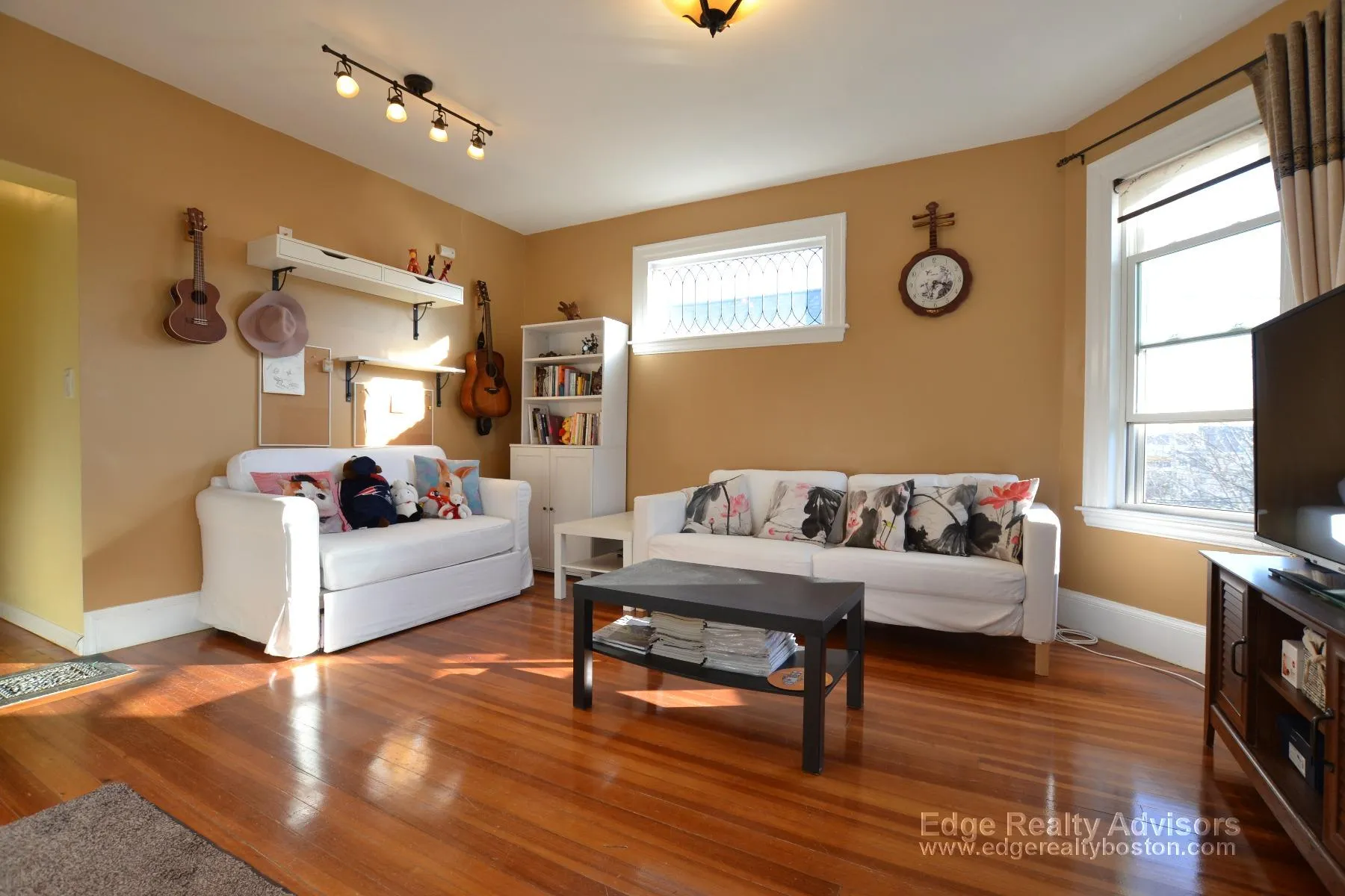 3 bed, 2 bath apartment for rent at 35 Palmer St Unit R, Banks Square — photo 4 of 14