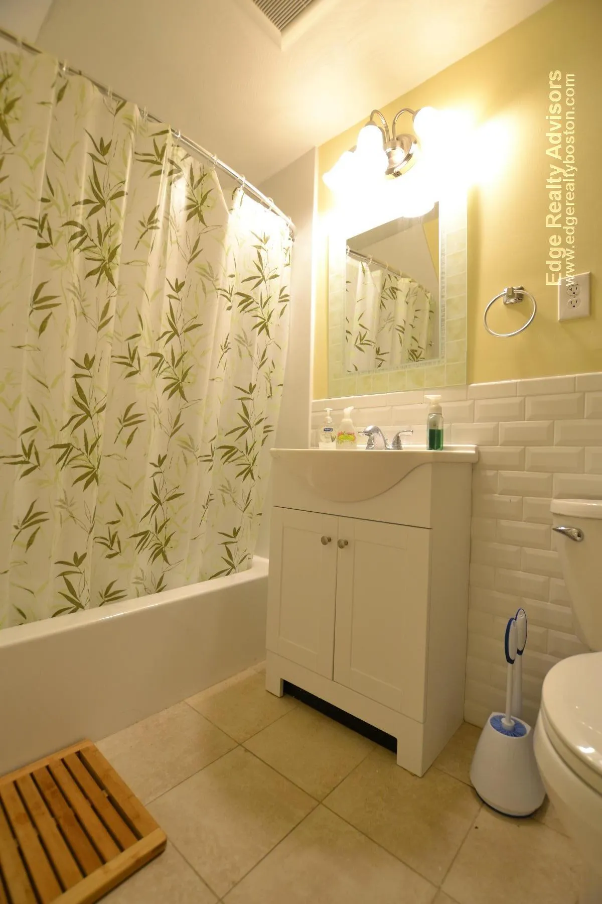 3 bed, 2 bath apartment for rent at 35 Palmer St Unit R, Banks Square — photo 11 of 14