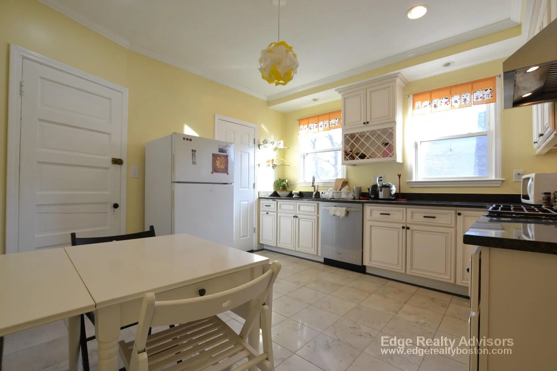 3 bed, 2 bath apartment for rent at 35 Palmer St Unit R, Banks Square