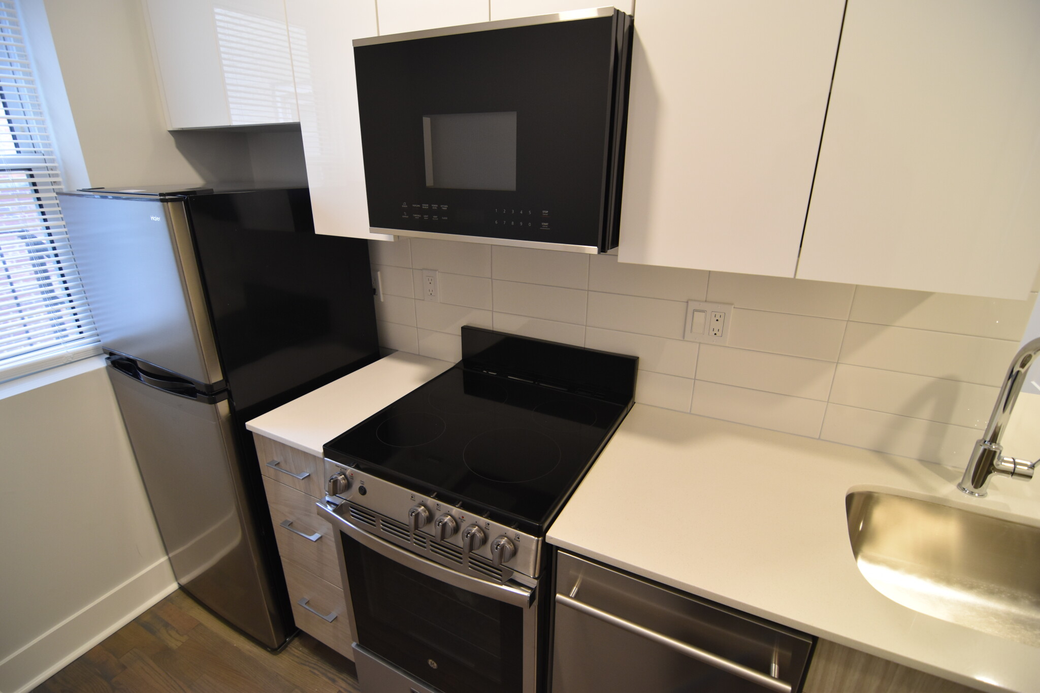 Studio bed, 1 bath apartment for rent at 35 Park Dr Unit 14, Fenway — photo 3 of 16