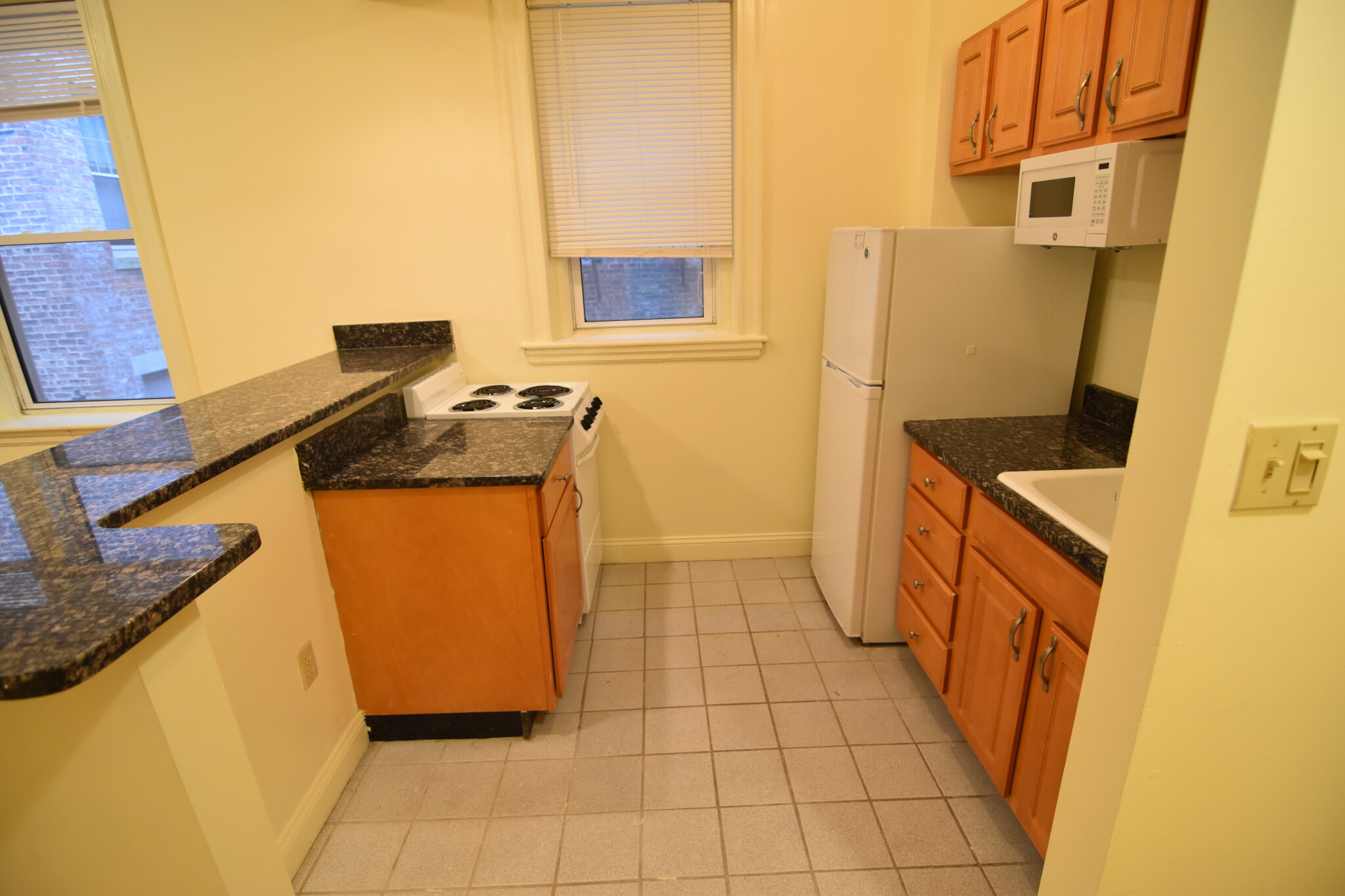 Studio bed, 1 bath apartment for rent at 35 Park Dr Unit 4, Fenway — photo 4 of 11