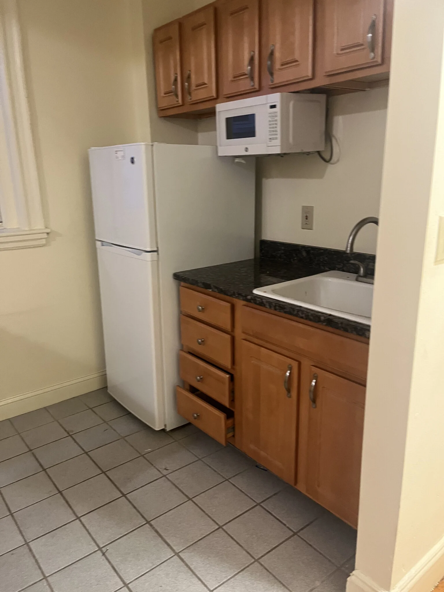 Studio bed, 1 bath apartment for rent at 35 Park Dr Unit U4, Fenway — photo 5 of 10