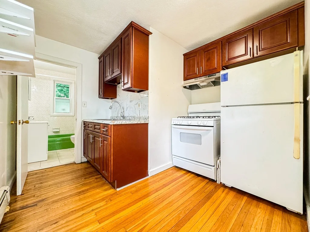 1 bed, 1 bath apartment for rent at 35 Parker St Unit 2, Quincy — photo 3 of 6