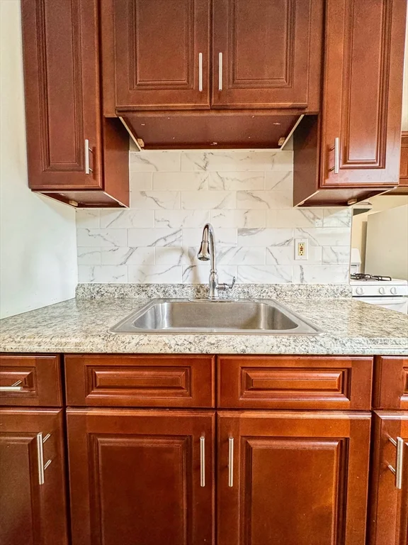 1 bed, 1 bath apartment for rent at 35 Parker St Unit 2, Quincy — photo 5 of 6