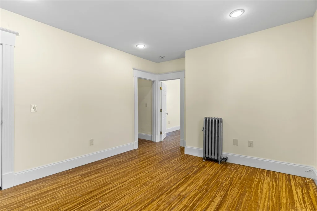 4 bed, 1 bath apartment for rent at 35 Payne Unit 2, Quincy — photo 3 of 25