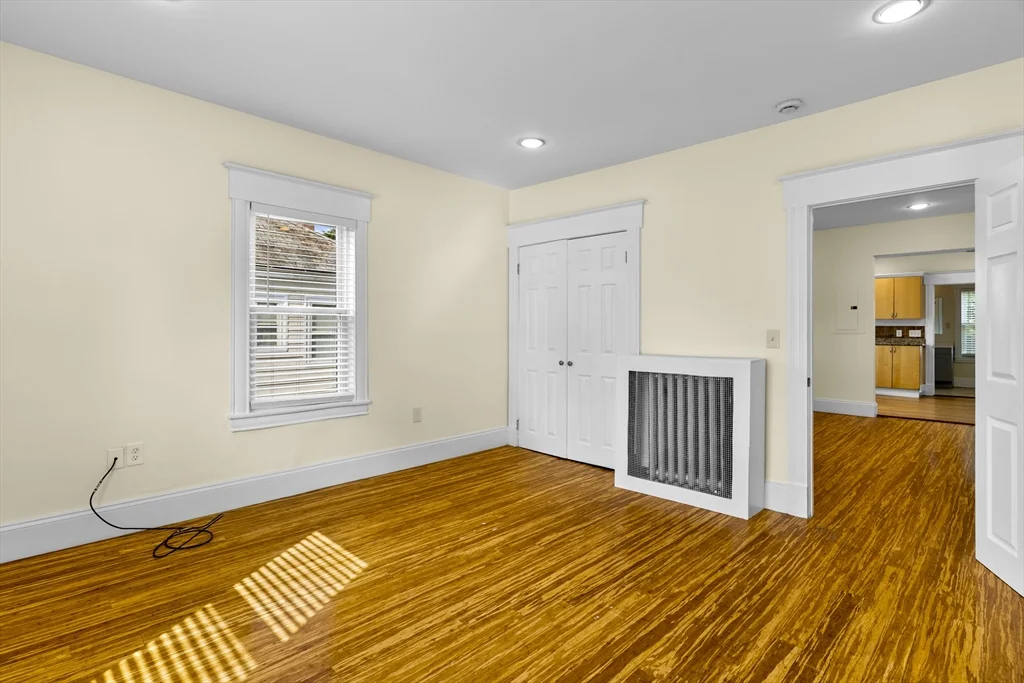 4 bed, 1 bath apartment for rent at 35 Payne Unit 2, Quincy — photo 10 of 25