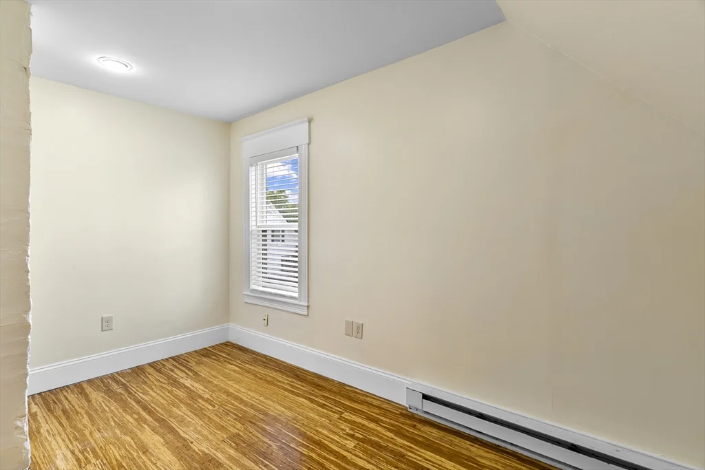 4 bed, 1 bath apartment for rent at 35 Payne Unit 2, Quincy — photo 15 of 25