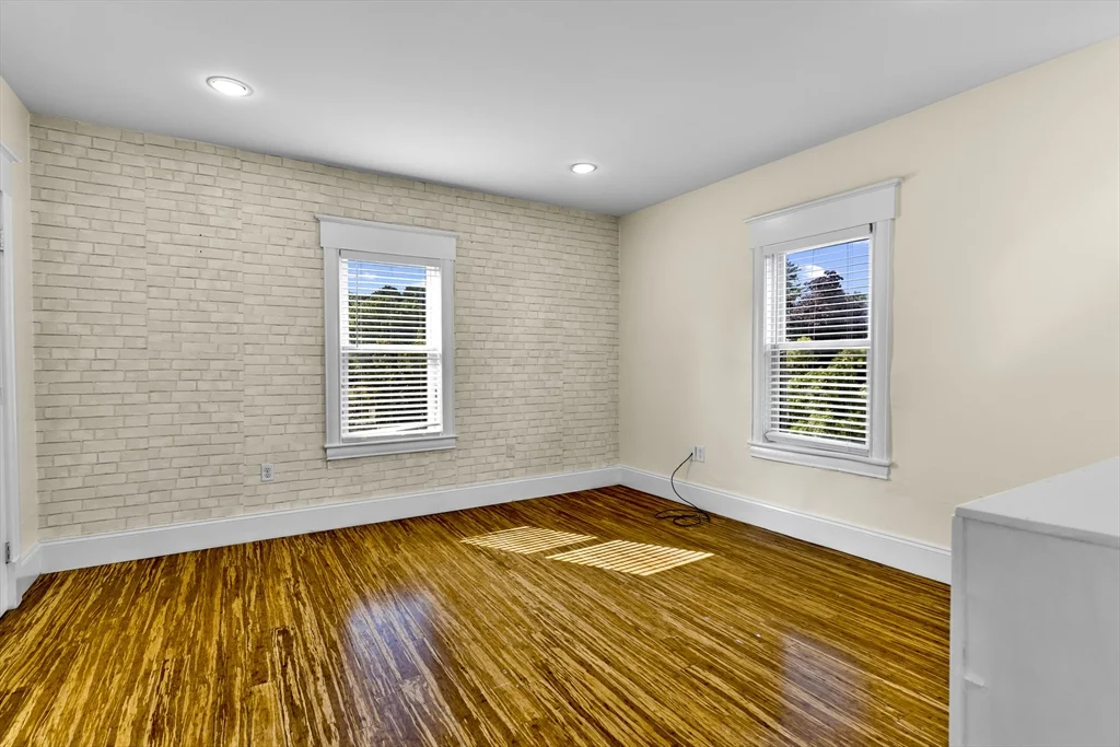 4 bed, 1 bath apartment for rent at 35 Payne Unit 2, Quincy — photo 9 of 25