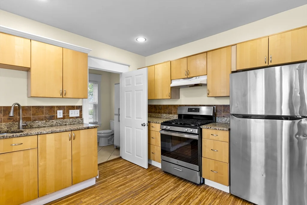 4 bed, 1 bath apartment for rent at 35 Payne Unit 2, Quincy — photo 6 of 25
