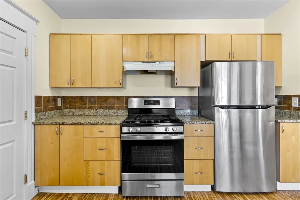 4 bed, 1 bath apartment for rent at 35 Payne Unit 2, Quincy — photo 8 of 25