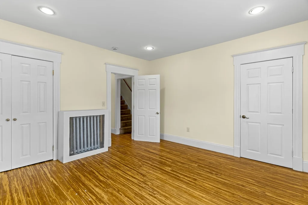 4 bed, 1 bath apartment for rent at 35 Payne Unit 2, Quincy — photo 11 of 25