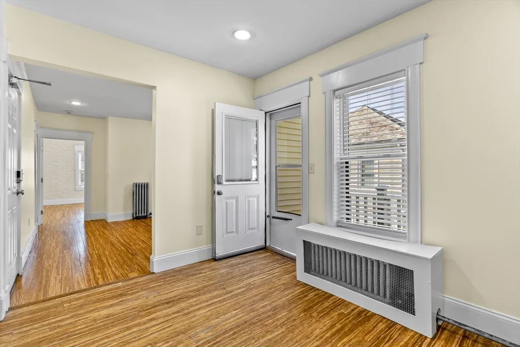 4 bed, 1 bath apartment for rent at 35 Payne Unit 2, Quincy — photo 7 of 25