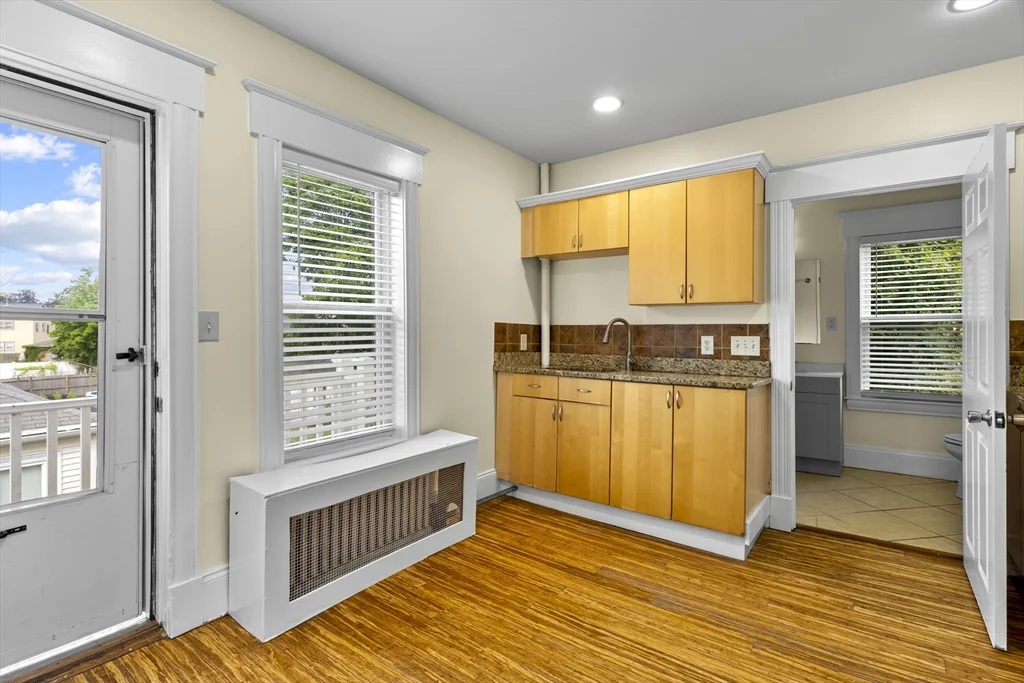 4 bed, 1 bath apartment for rent at 35 Payne Unit 2, Quincy — photo 5 of 25