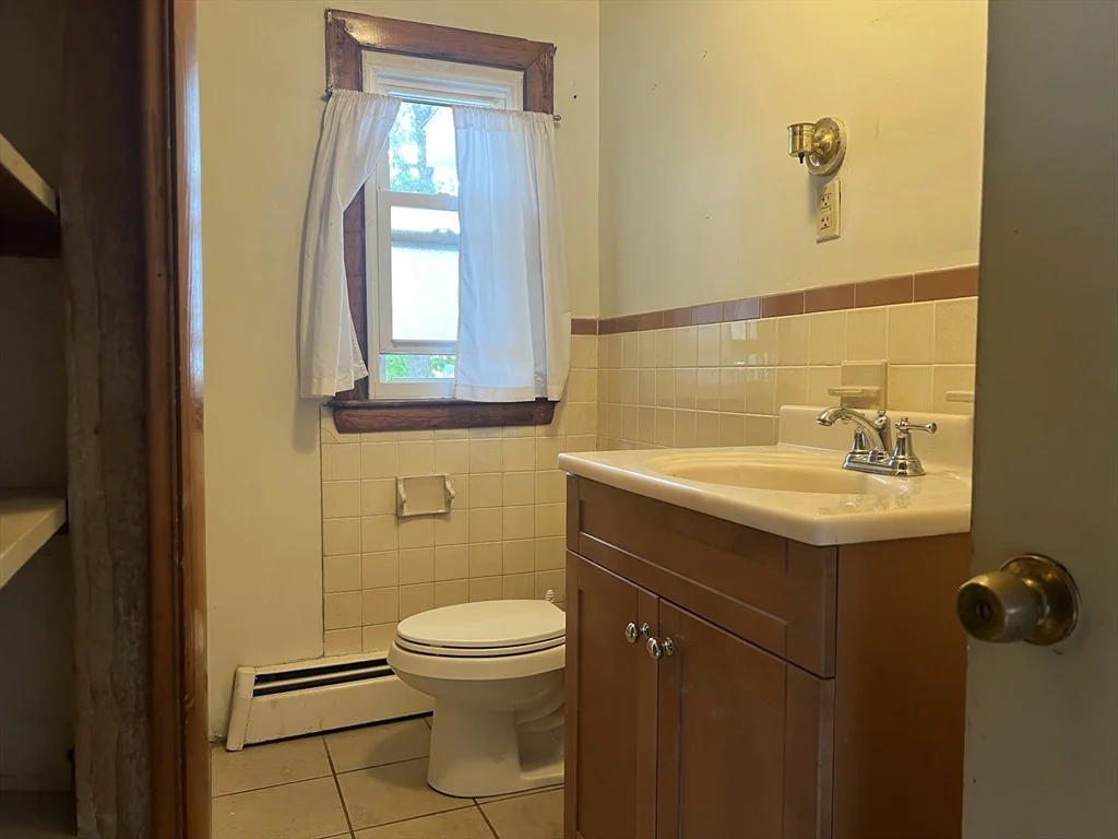 2 bed, 1 bath apartment for rent at 35 Pearl Ave Unit 2, Winthrop — photo 4 of 11