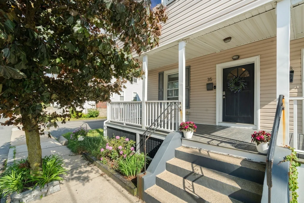 2 bed, 2 bath apartment for rent at 35 Perkins St Unit 1, Winthrop Beach — photo 1 of 20