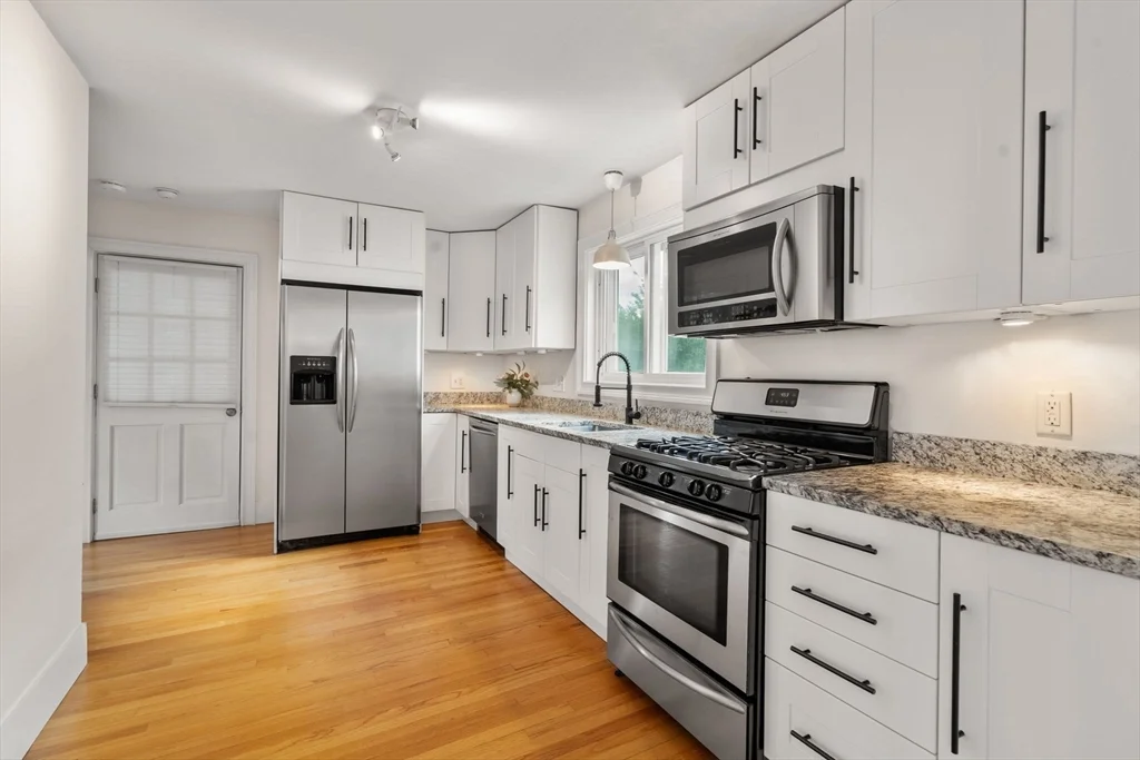 2 bed, 2 bath apartment for rent at 35 Perkins St Unit 1, Winthrop Beach — photo 4 of 20