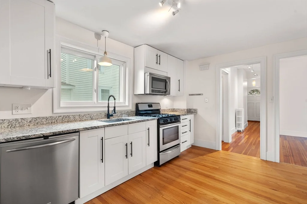 2 bed, 2 bath apartment for rent at 35 Perkins St Unit 1, Winthrop Beach — photo 5 of 20