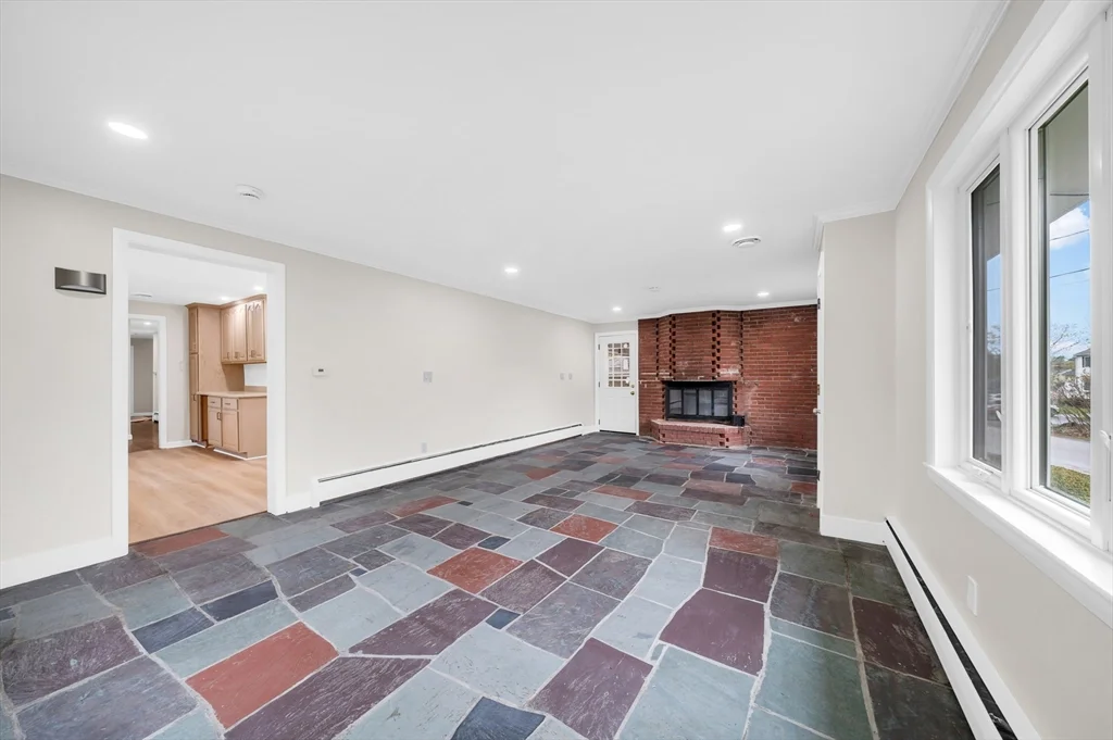 3 bed, 1 bath apartment for rent at 35 Peters St Unit 1, North Andover — photo 4 of 26