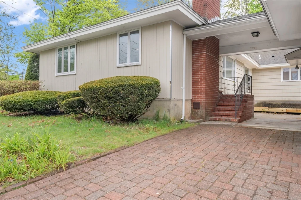 3 bed, 1 bath apartment for rent at 35 Peters St Unit 1, North Andover — photo 2 of 26