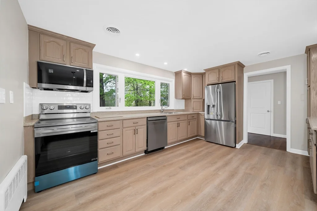 3 bed, 1 bath apartment for rent at 35 Peters St Unit 1, North Andover — photo 5 of 26
