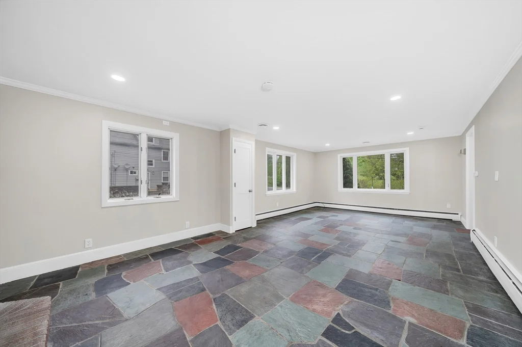 3 bed, 1 bath apartment for rent at 35 Peters St Unit 1, North Andover — photo 3 of 26