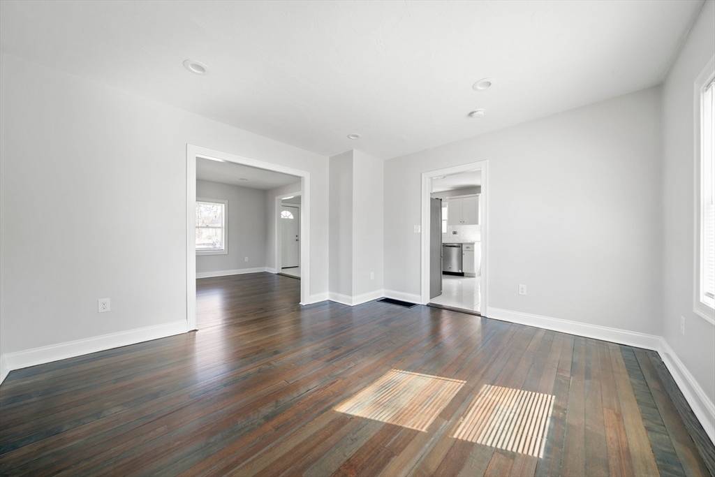3 bed, 1 bath apartment for rent at 35 Phillips Ave, Stoughton — photo 10 of 24