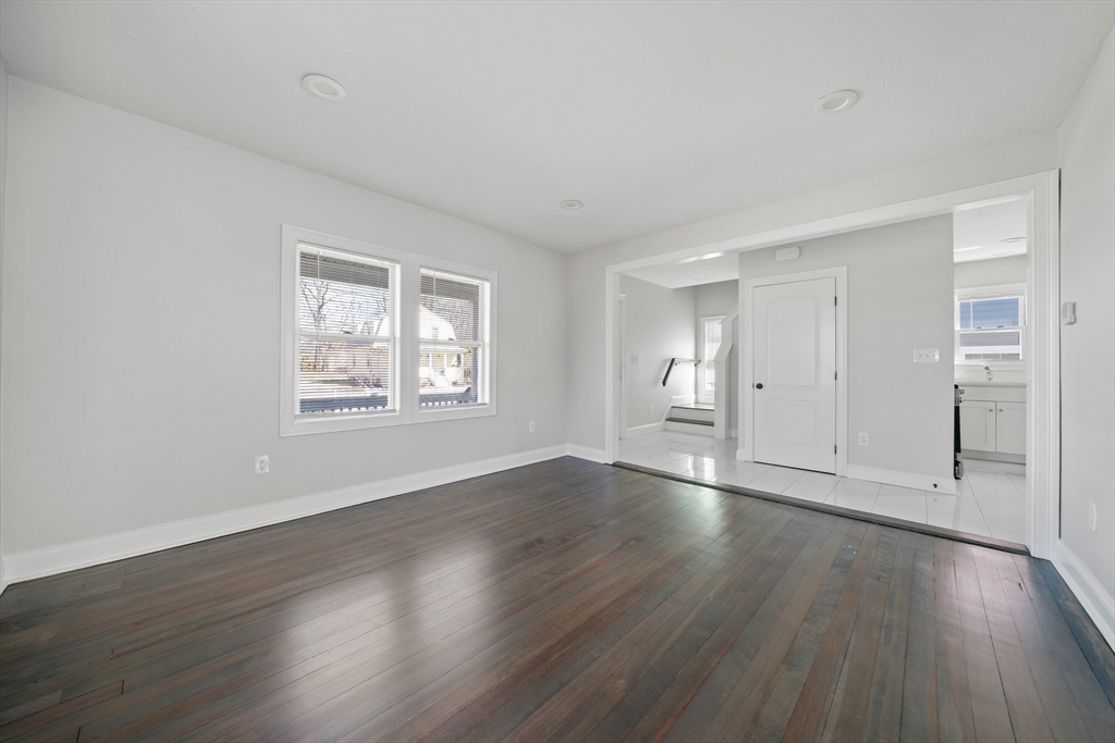 3 bed, 1 bath apartment for rent at 35 Phillips Ave, Stoughton — photo 8 of 24