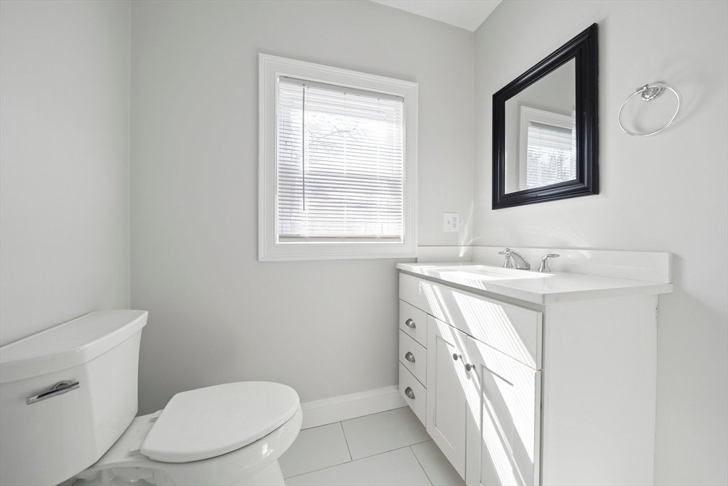 3 bed, 1 bath apartment for rent at 35 Phillips Ave, Stoughton — photo 12 of 24
