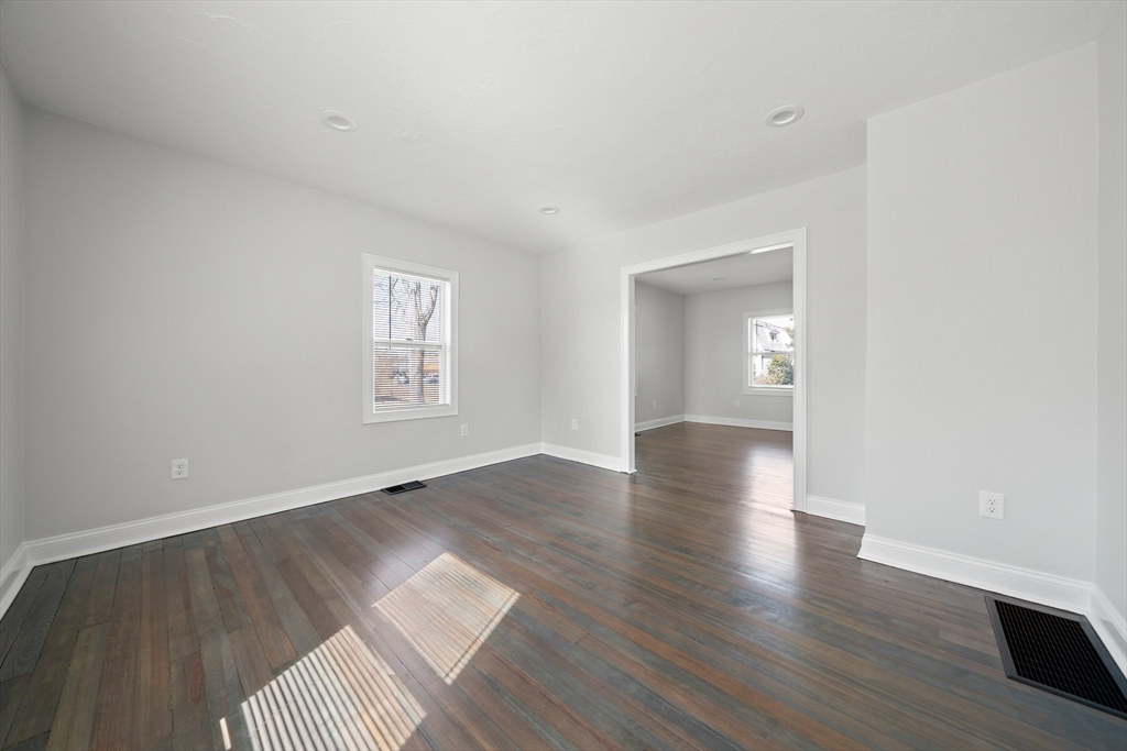 3 bed, 1 bath apartment for rent at 35 Phillips Ave, Stoughton — photo 11 of 24