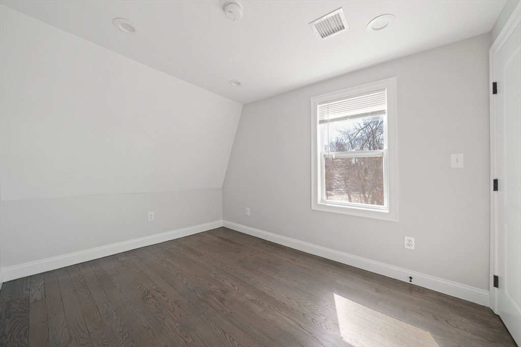 3 bed, 1 bath apartment for rent at 35 Phillips Ave, Stoughton — photo 17 of 24