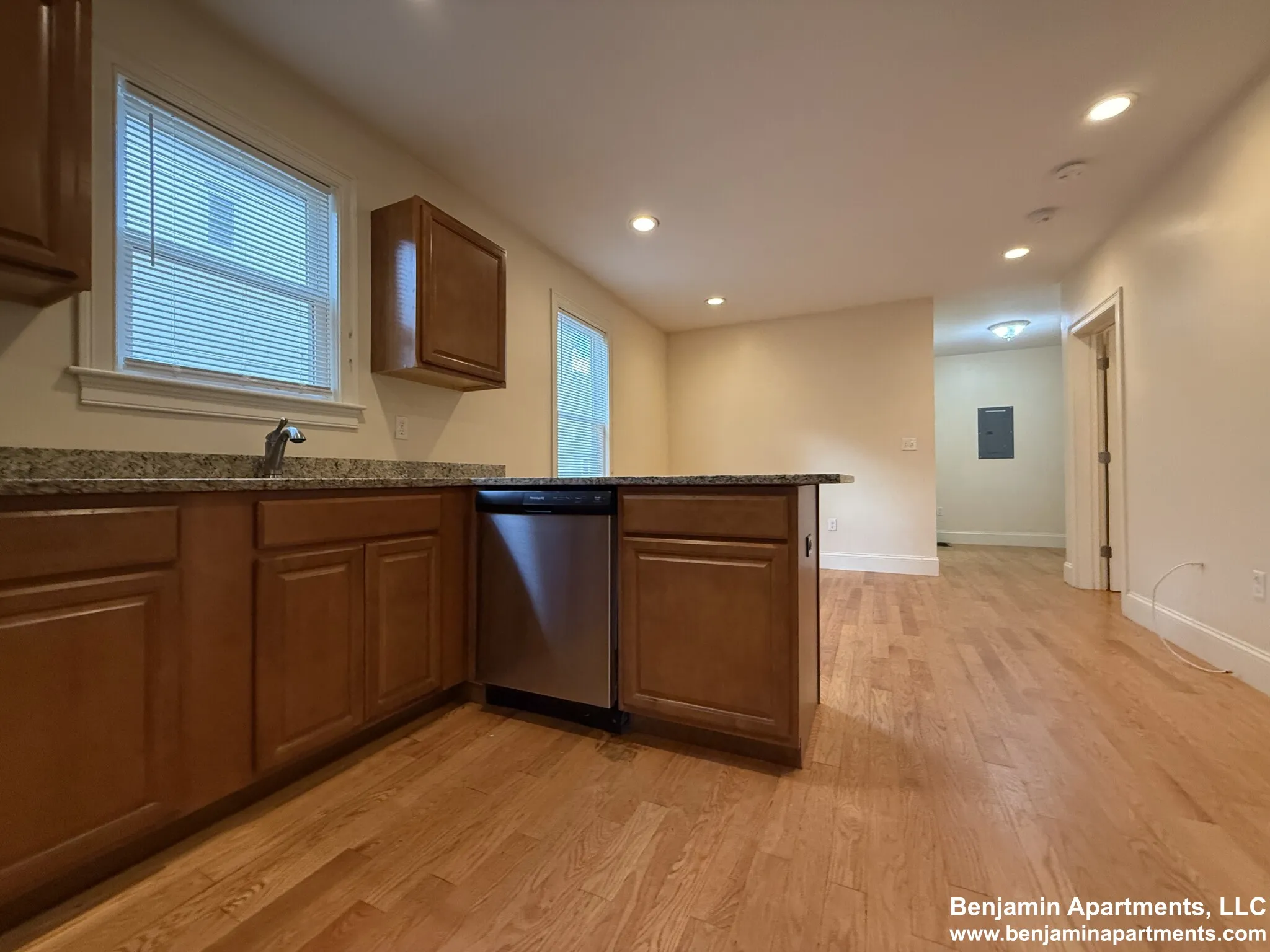 4 bed, 2 bath apartment for rent at 35 Pratt St Unit 1B, Allston — photo 2 of 20