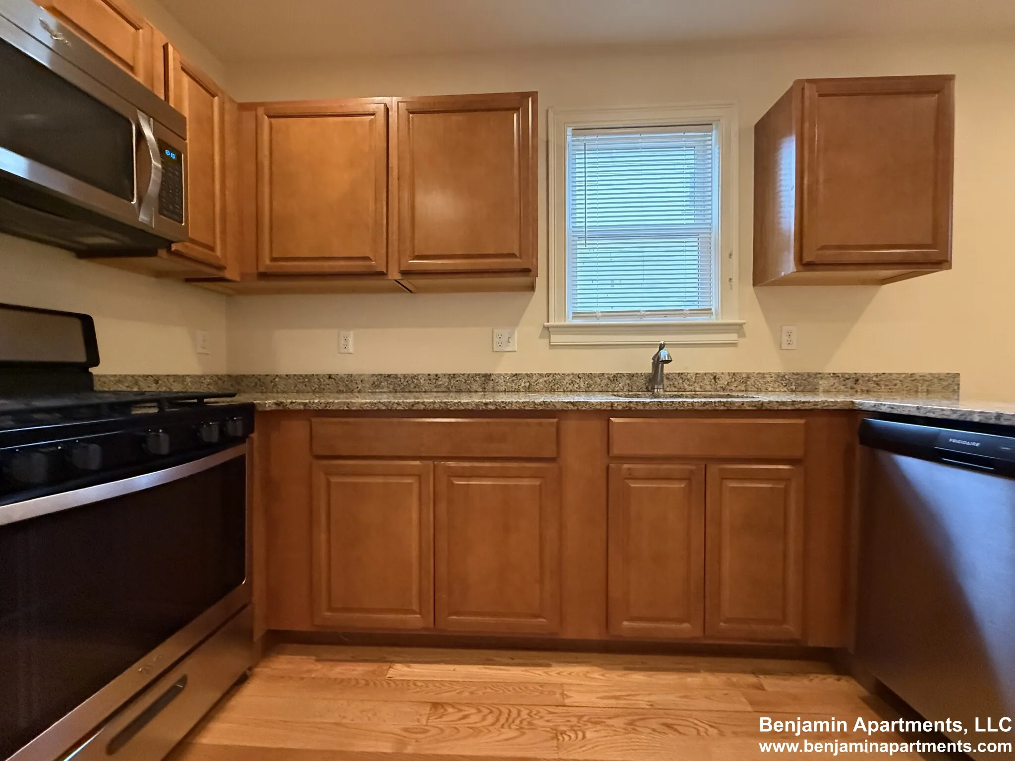 4 bed, 2 bath apartment for rent at 35 Pratt St Unit 1B, Allston — photo 4 of 20