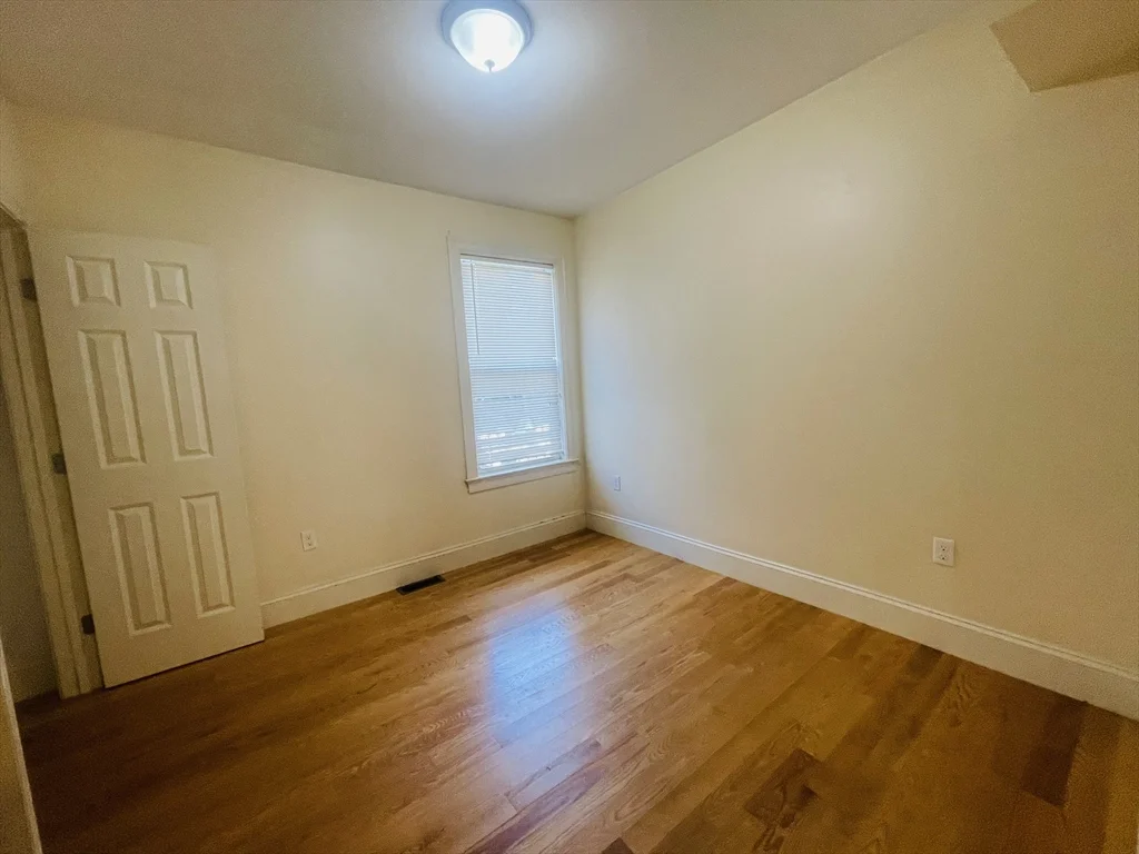 4 bed, 2 bath apartment for rent at 35 Pratt St Unit 1R, Allston — photo 6 of 9