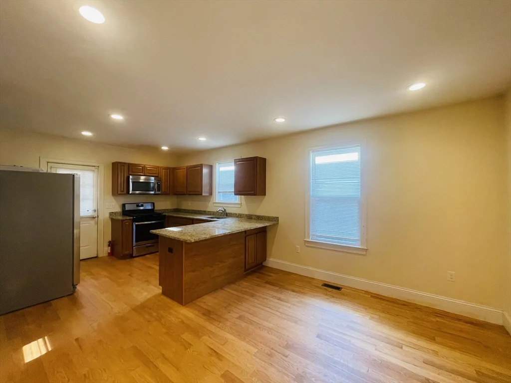 4 bed, 2 bath apartment for rent at 35 Pratt St Unit 1R, Allston — photo 2 of 9