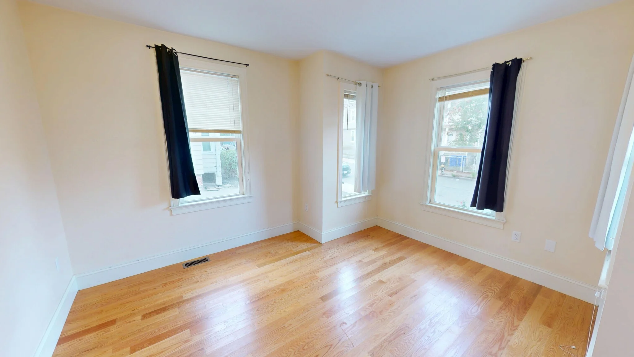 4 bed, 2 bath apartment for rent at 35 Pratt Unit 1, Allston — photo 3 of 8