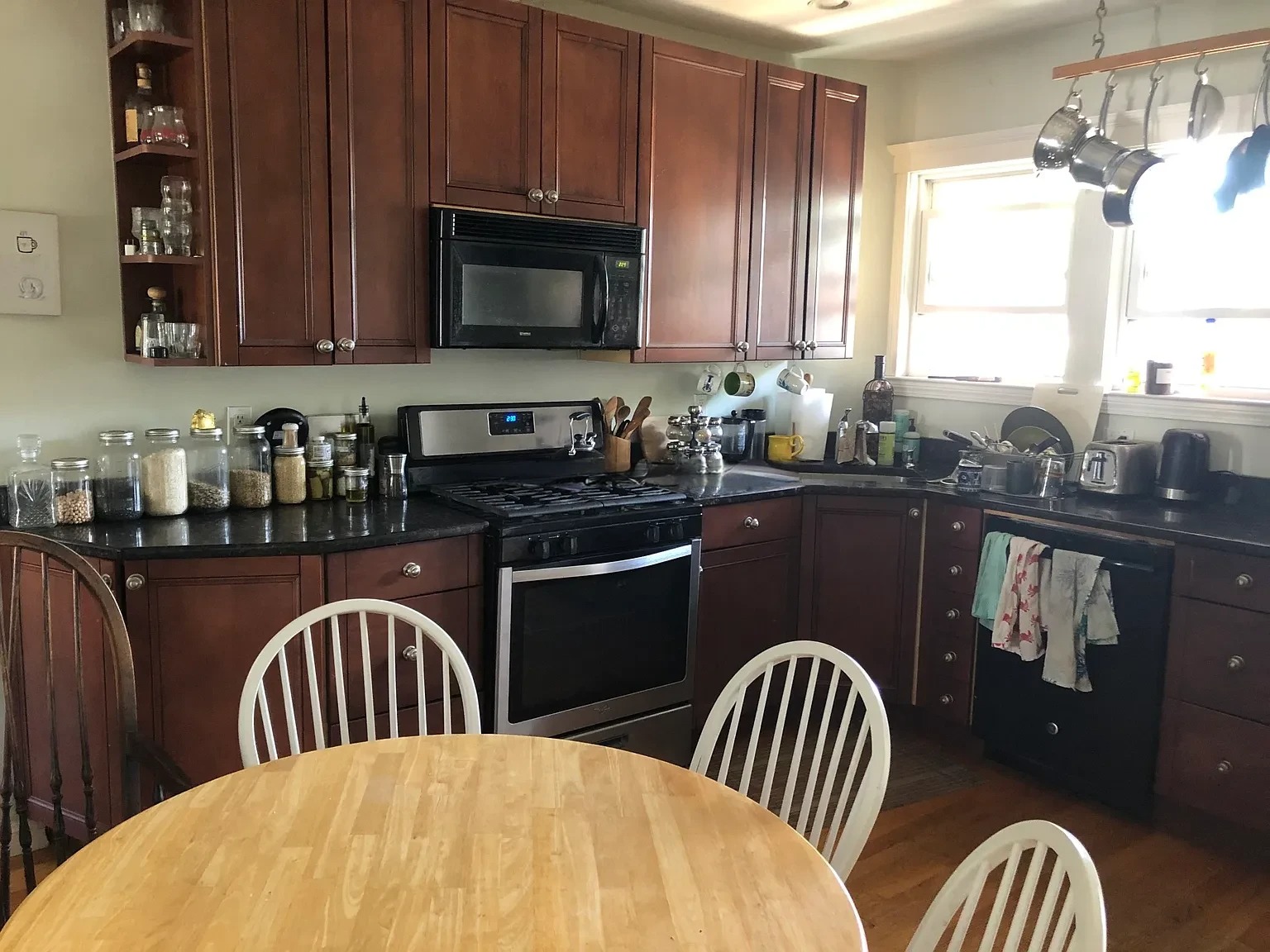 3 bed, 1 bath apartment for rent at 35 Princeton St Unit 3A, Powder House Square — photo 4 of 18